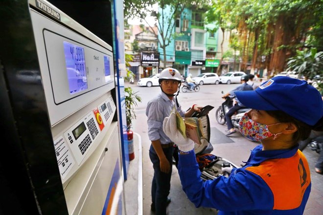 quy-binh-on-gia-xang-dau-cua-petrolimex-con-du-2760-ty-dong